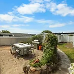 Jorek - 10m To The Fjord By Interhome מונקבו