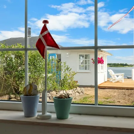 Jorek - 10m To The Fjord By Interhome *