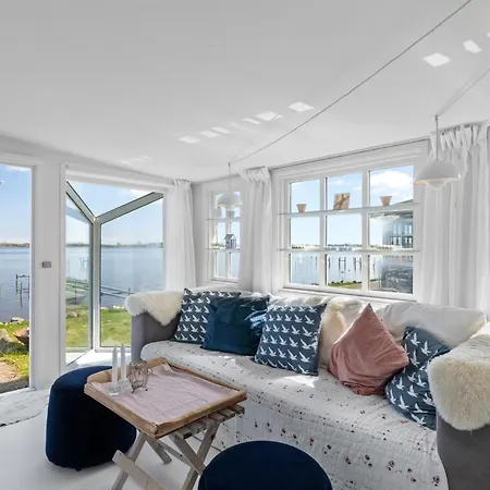 Jorek - 10m To The Fjord By Interhome