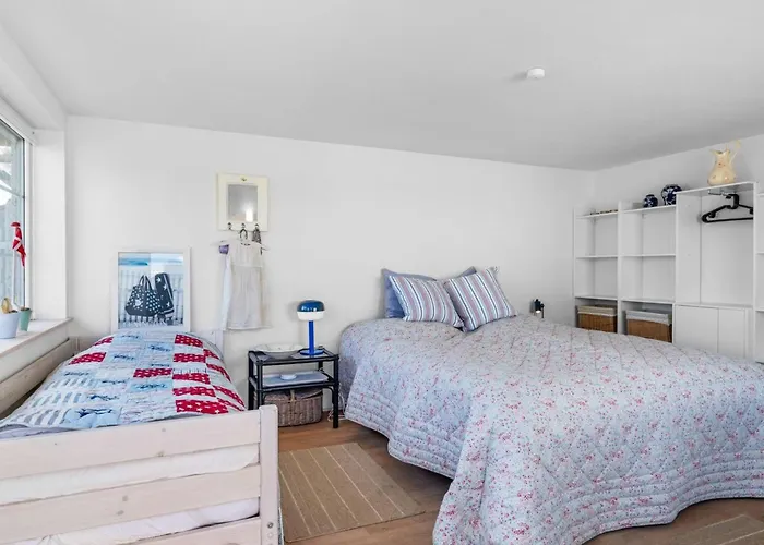 Jorek - 10m To The Fjord By Interhome *