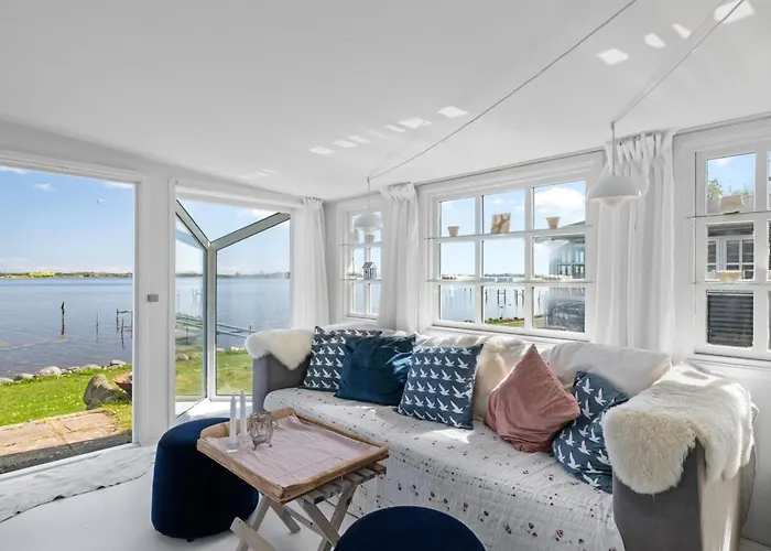 Jorek - 10m To The Fjord By Interhome