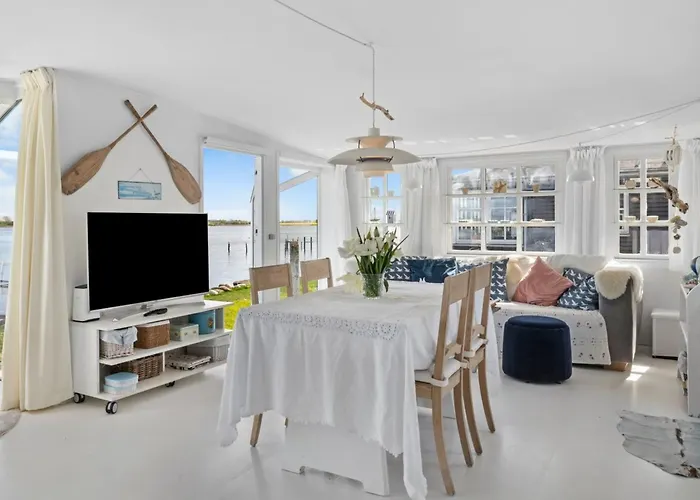 Jorek - 10m To The Fjord By Interhome Munkebo